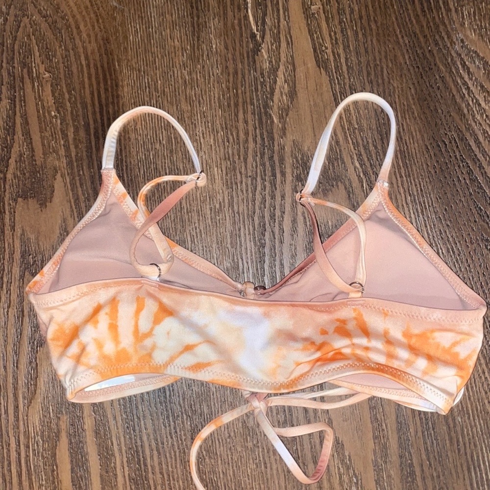 Bikini - Picture 2 of 4